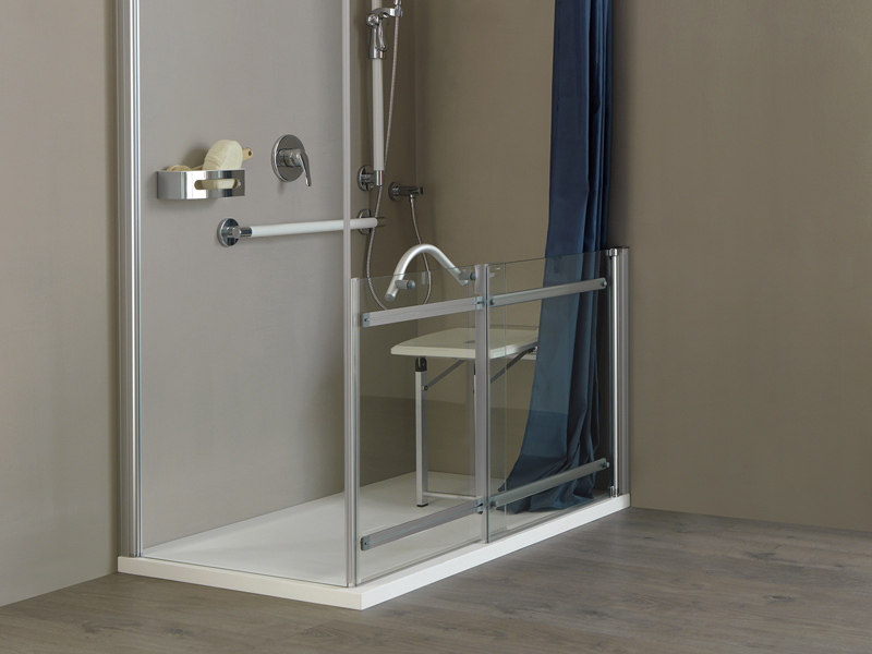 Cabina doccia cristallo e sedile con gambe, soluzioni ambiente bagno