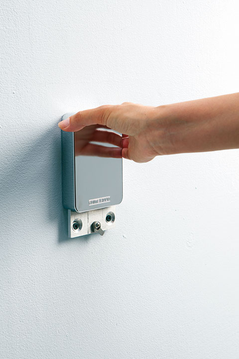Folding grab bar