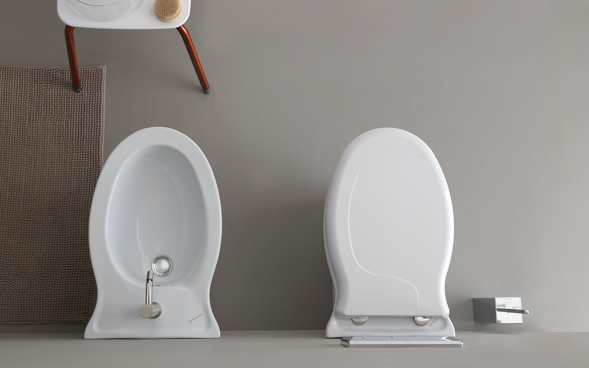 Vaso sanitario e bidet con dimensioni di confort