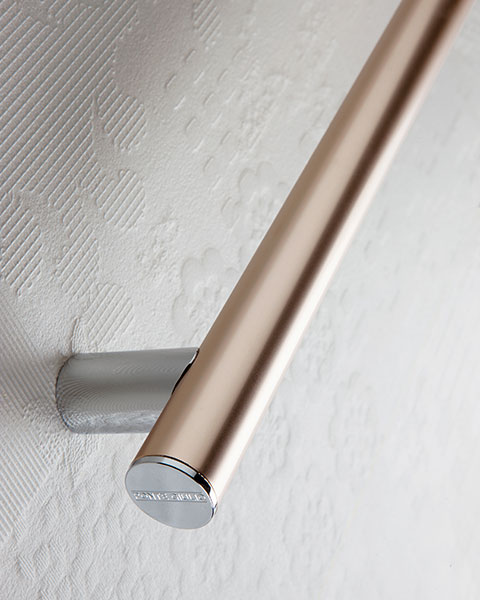 Gold finish hug collection grab bar