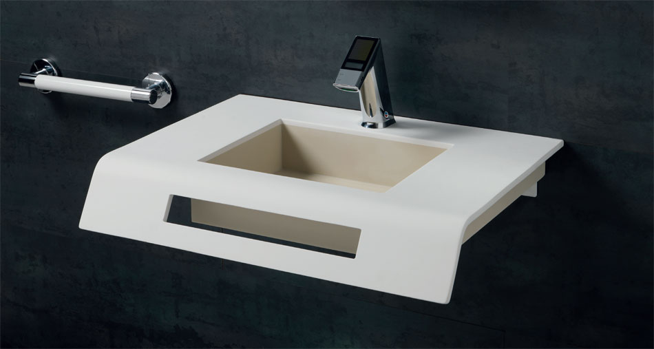 Bagno su misura: lavabo con porta telo