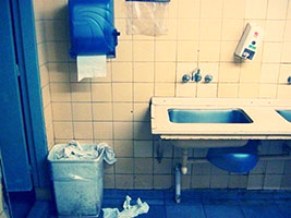 Il bagno di servizio nei luoghi pubblici