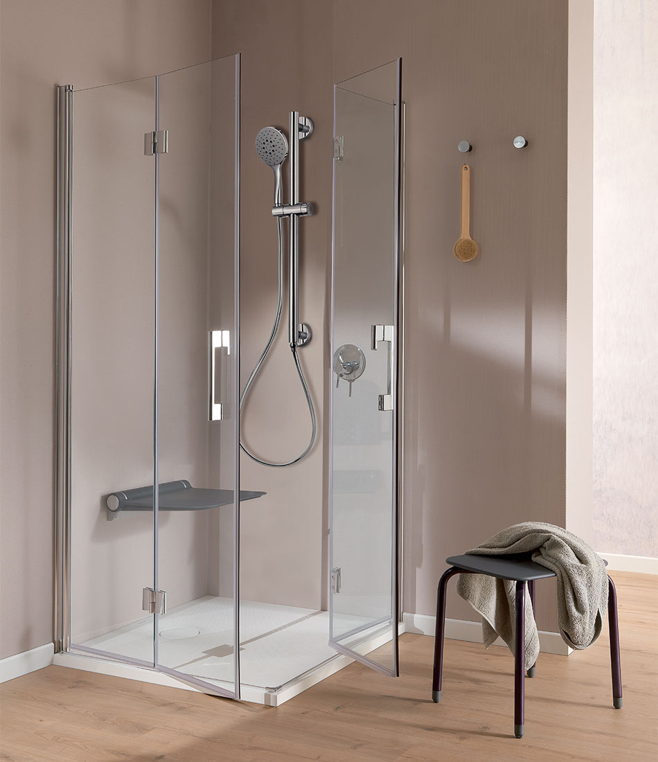 Solo shower enclosure