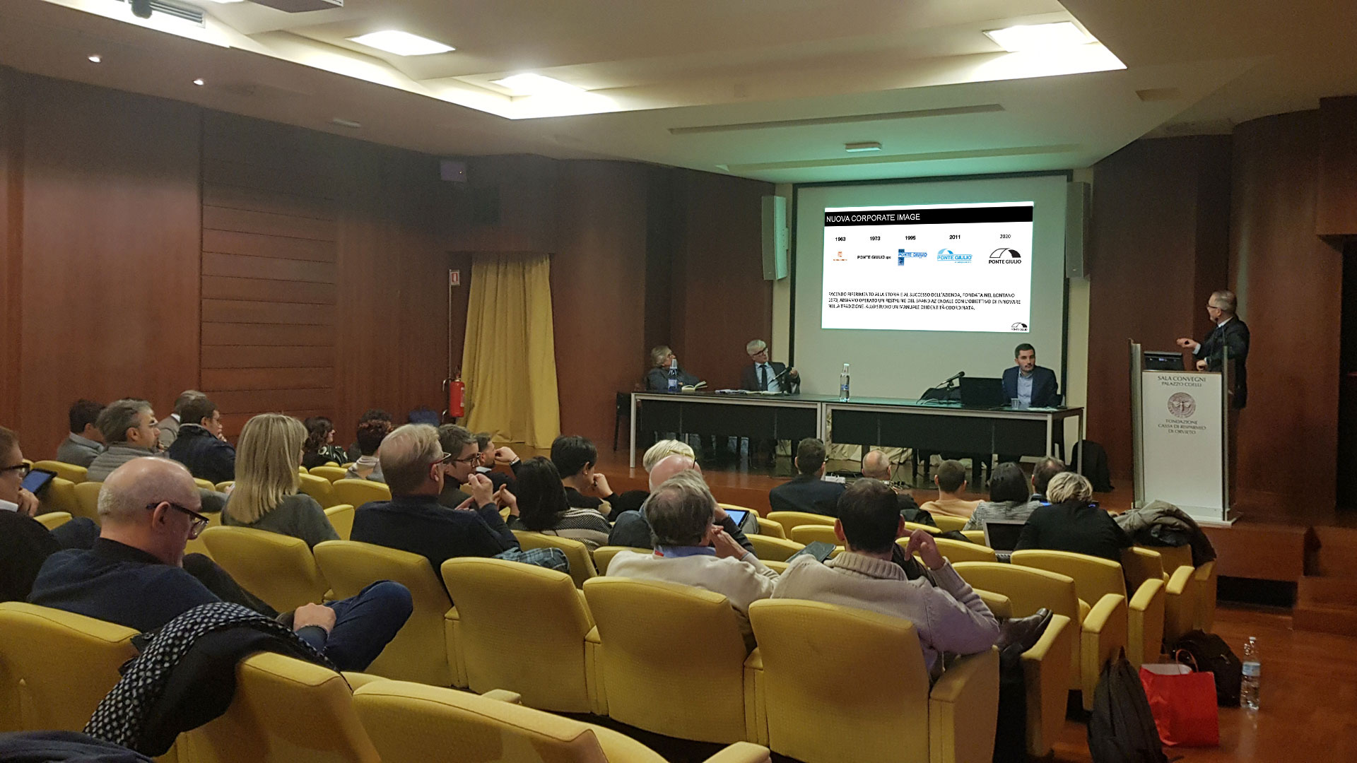Sala conferanza meeting rete vendita italia