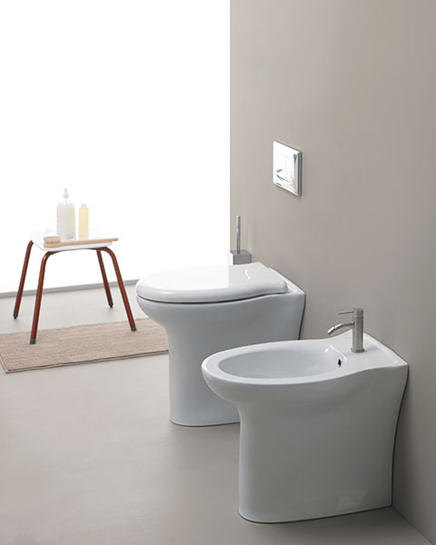 Sanitari inclusivi con scarico rispettoso dell’ambiente