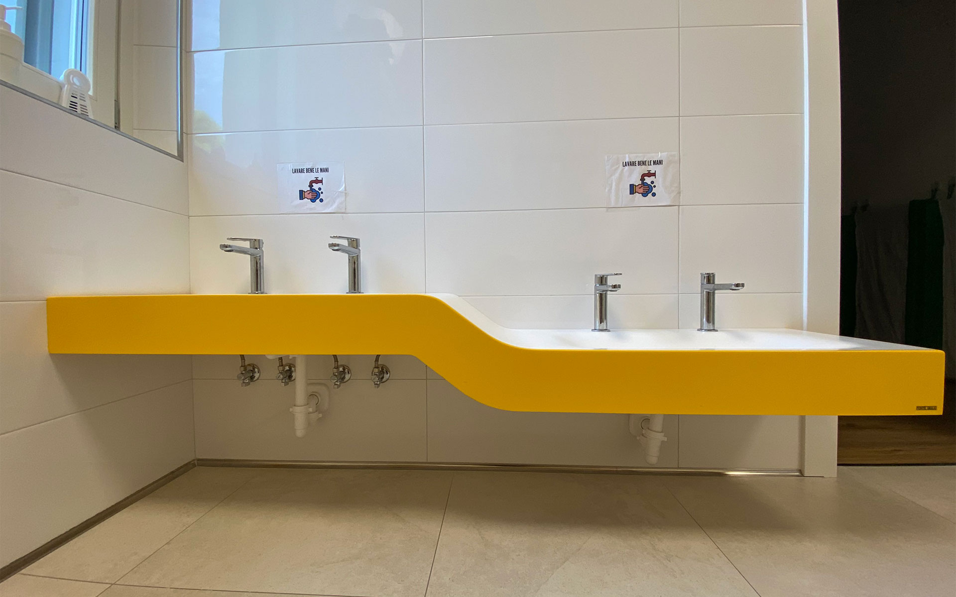 Lavabo bagno infanzia a doppia altezza