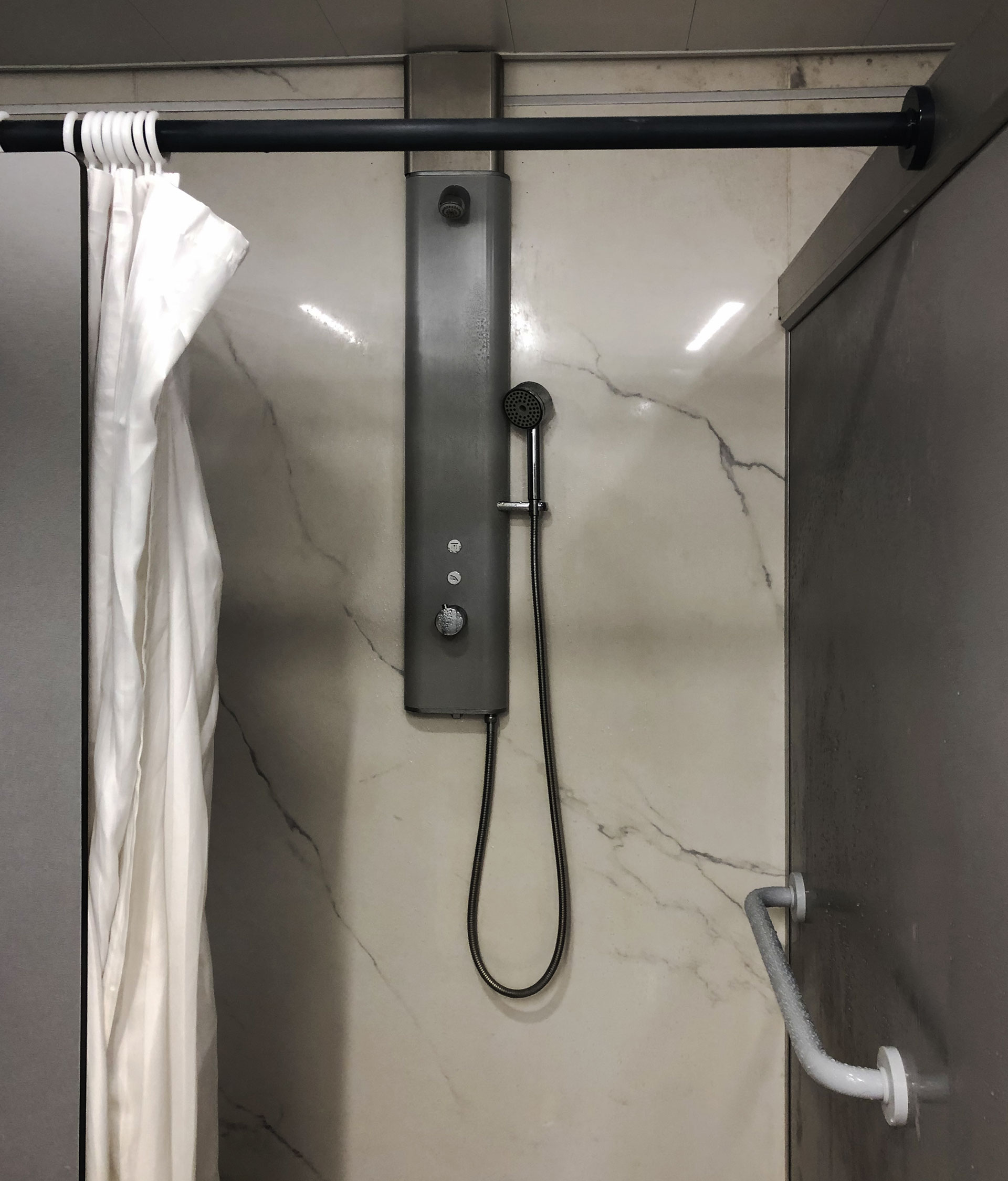 Ponte Giulio’s safe shower in Jerusalem