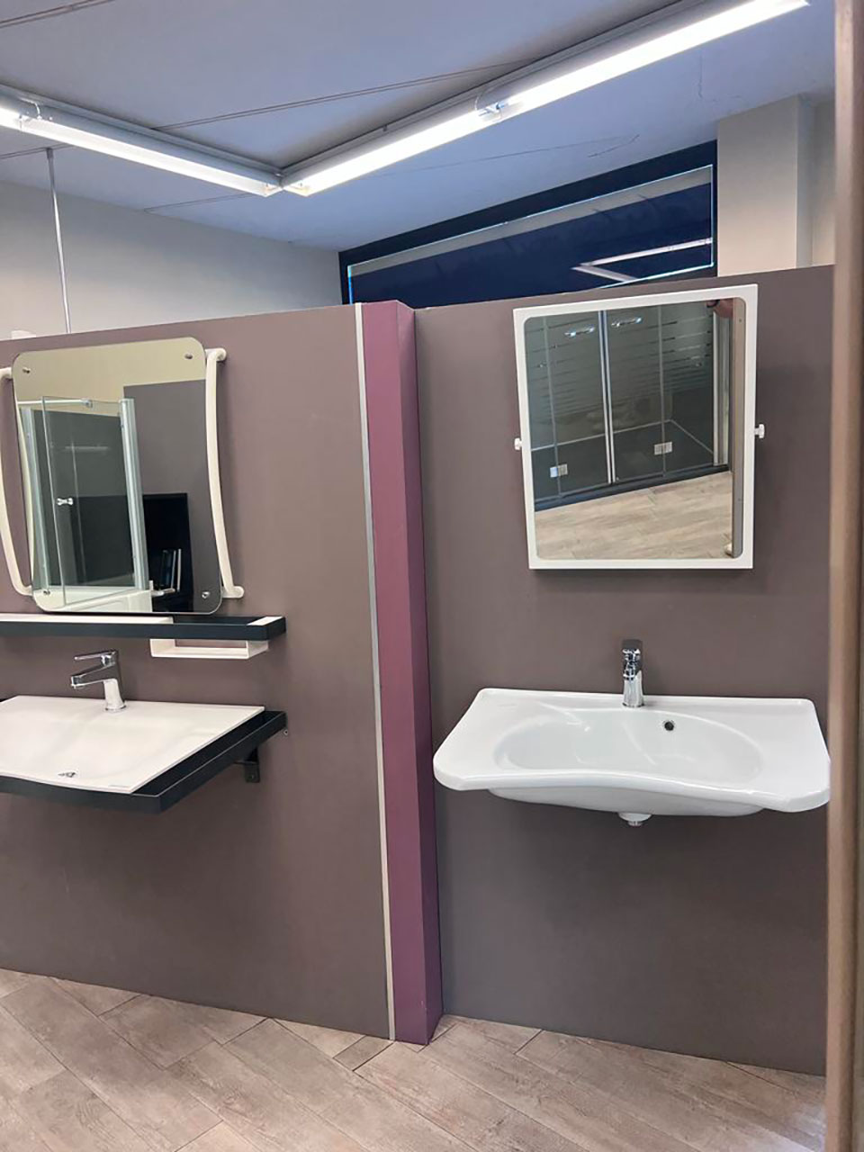 Lavabo Ponte Giulio esposti presso Mobility House