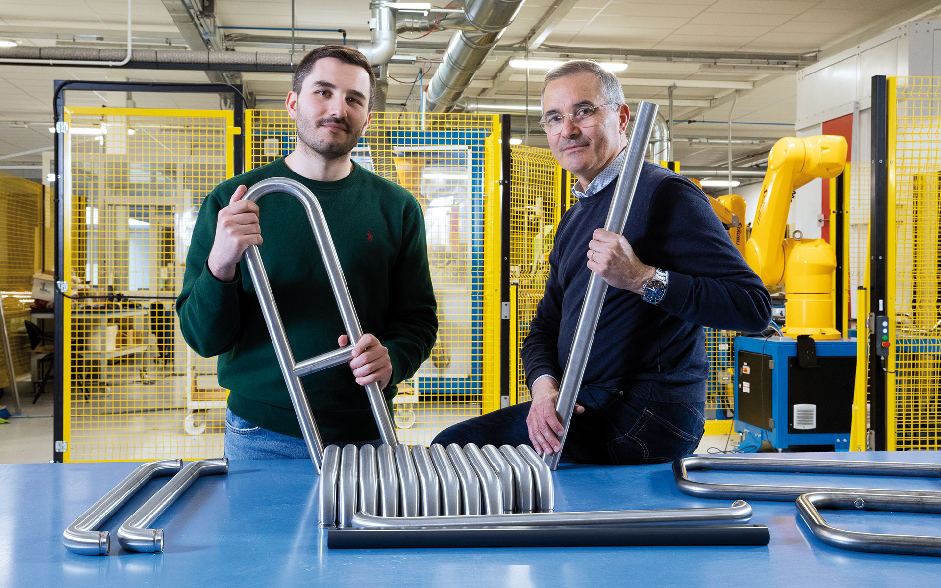 Edoardo Carloni con il padre in azienda