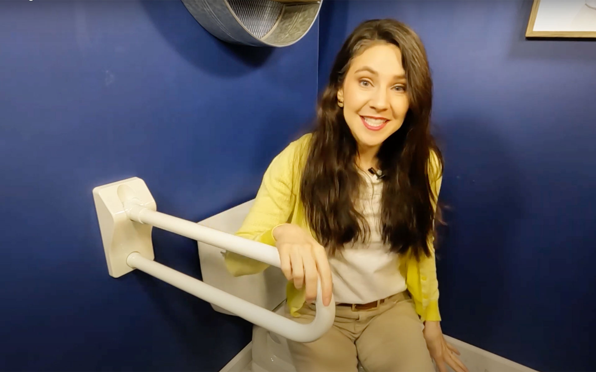 Maria Lindbergh introduces folding and rotating grab bar