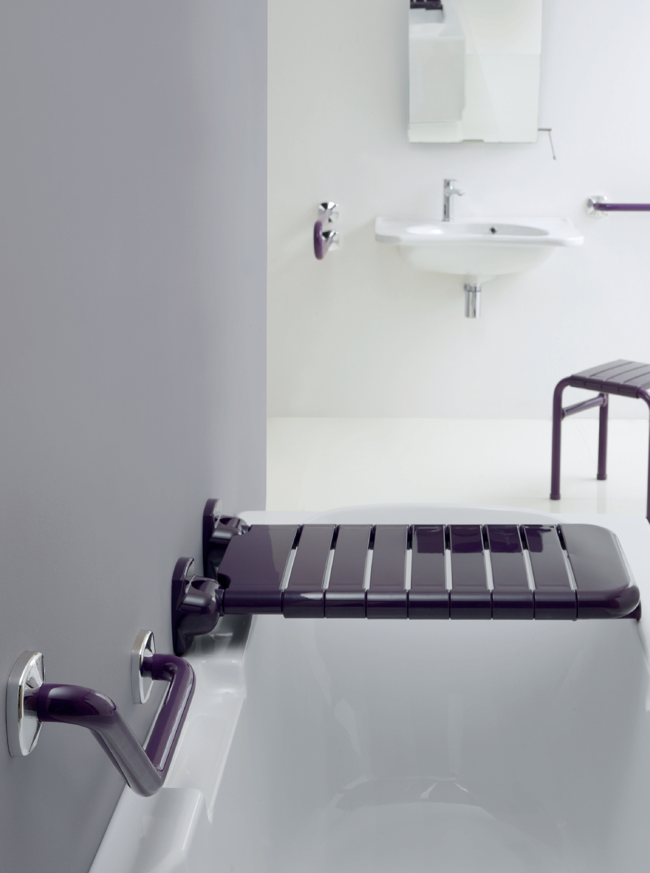 Disabled bathroom, bathtub folding seat