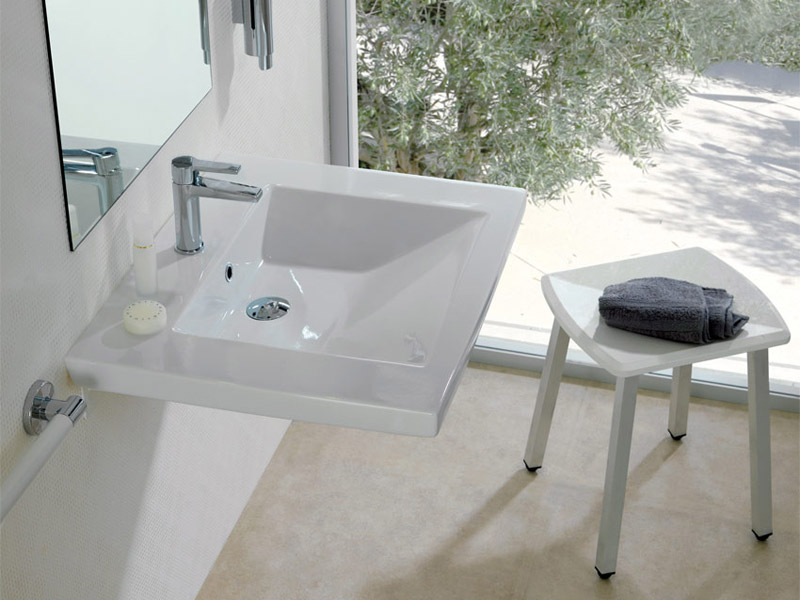 Stool with washbasin